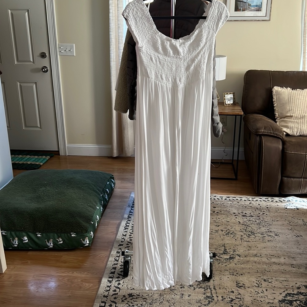 White off the shoulder maxi dress size small